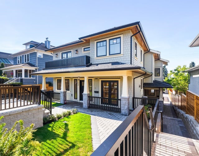265 W 6th Street - Lower Lonsdale Half Duplex for Sale, 3 Bedrooms (R3040571)