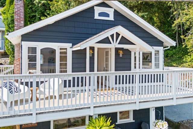 2689 Panorama Drive - Deep Cove Single Family Residence for Sale, 3 Bedrooms (R3042266)
