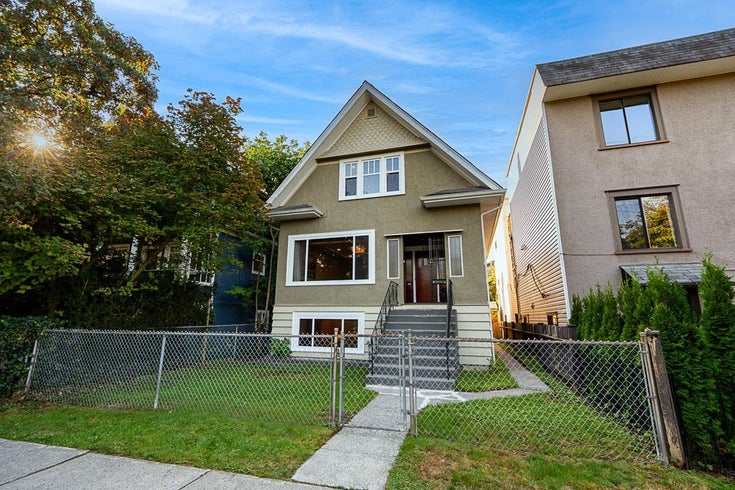 22 E 18th Avenue - Main Single Family Residence for Sale, 5 Bedrooms (R3052678)