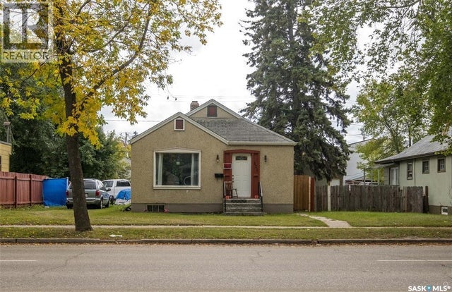 325 15th STREET W - Prince Albert House for Sale, 4 Bedrooms (SK019150)