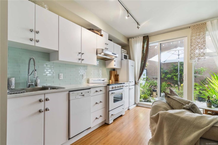 103 - 1007 Johnson St - Vi Downtown Condo Apartment for Sale(1002853)