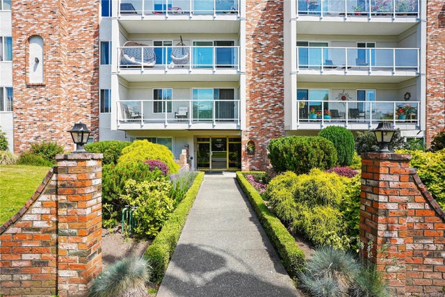 202 - 1040 Rockland Ave - Vi Downtown Condo Apartment for Sale, 2 Bedrooms (1003301)