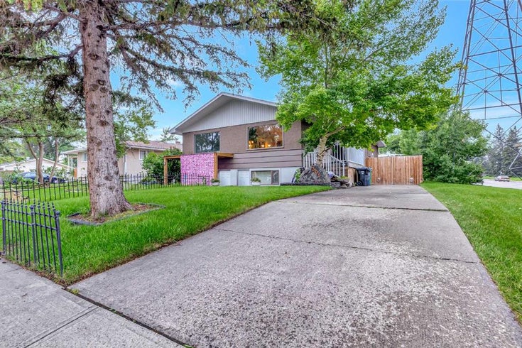 301 38 Street SW - Wildwood Semi Detached (Half Duplex) for Sale, 3 Bedrooms (A2242963)
