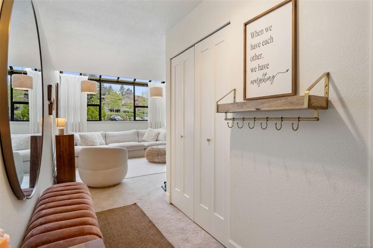582A - 4678 Elk Lake Dr - SW Royal Oak Condo Apartment for Sale, 1 Bedroom (996538)