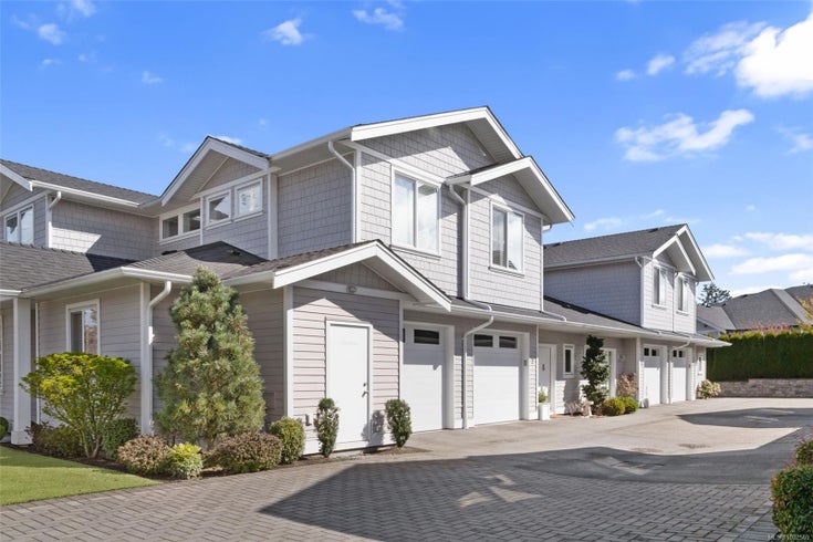 2 - 10490 Resthaven Dr - Si Sidney North-East Townhouse for Sale, 3 Bedrooms (1002569)