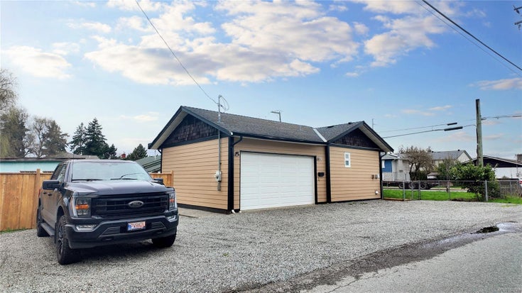 1090 Trunk Rd - Du East Duncan Single Family Residence for Sale, 3 Bedrooms (997821)
