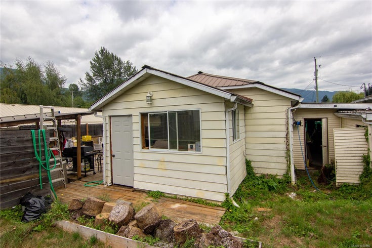 32 Poplar St - Du Lake Cowichan Single Family Residence for Sale, 2 Bedrooms (1020380)