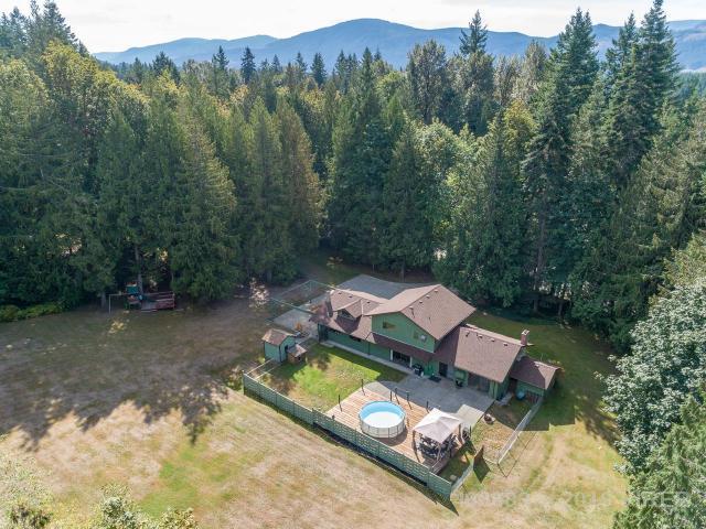 6575 COWICHAN LAKE ROAD - Du Lake Cowichan Single Family Residence, 5 Bedrooms (460683)