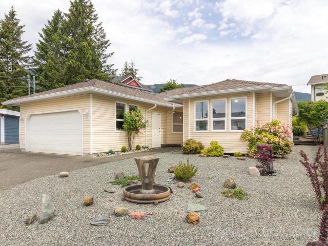 210 COWICHAN AVE - Du Lake Cowichan Single Family Residence, 3 Bedrooms (469515)