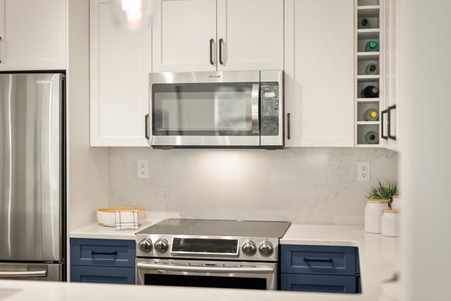 301 - 285 Ross Drive - Fraserview NW Apartment/Condo for Sale, 2 Bedrooms (R3038998)
