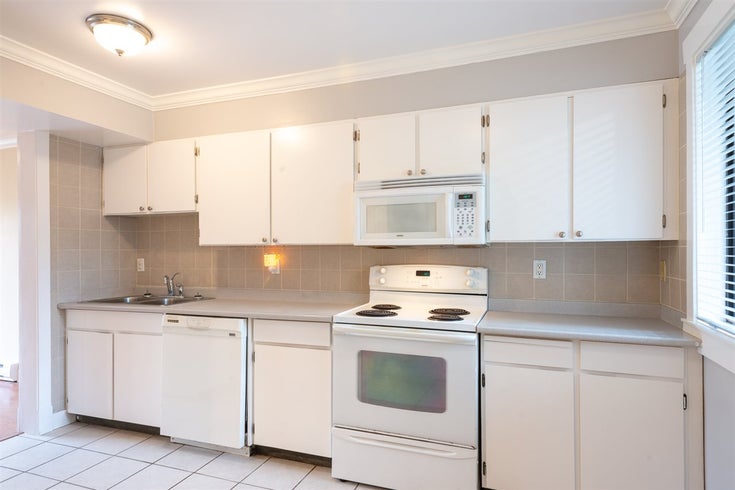 18 9955 140 Street - Whalley TWNHS, 3 Bedrooms (R2356317)