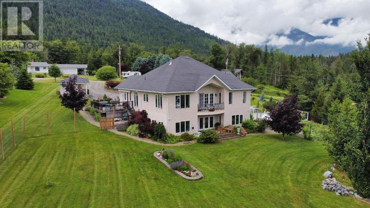 1062 SIMMONS Road - Creston House for Sale, 4 Bedrooms (2475283)