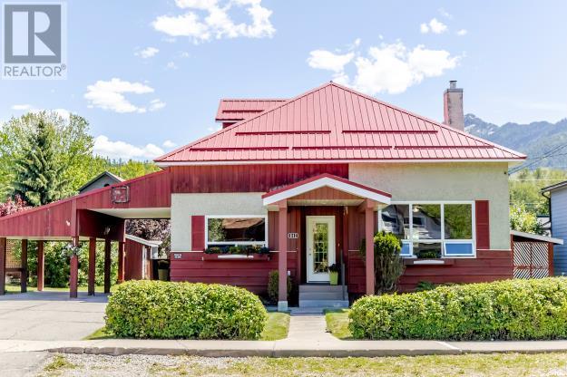 842 4th Avenue - Fernie House for Sale, 3 Bedrooms (10349832)