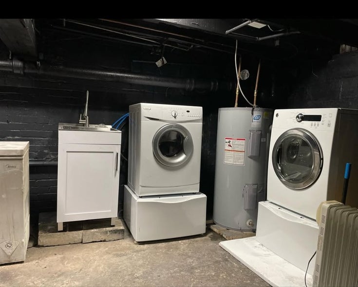 1133 Erie St W - Windsor TWNHS for Sale