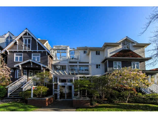 210 2175 W 3rd Avenue - Kitsilano Apartment/Condo, 2 Bedrooms (V1115842)