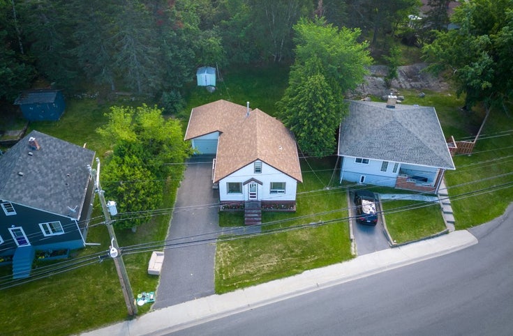 1121 Valley Drive - Kenora House