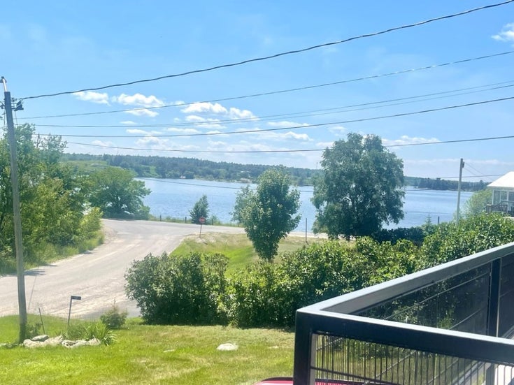 16 PETERSON DRIVE - Keewatin House