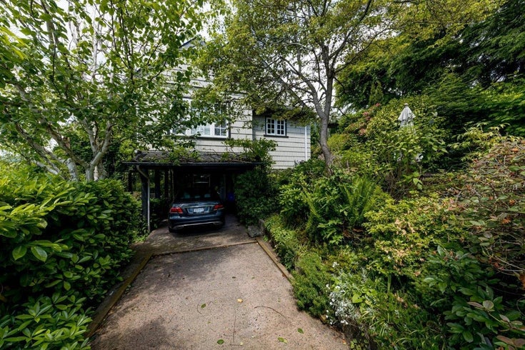 355 TEMPE CRESCENT - Upper Lonsdale Single Family Residence, 3 Bedrooms (R2695194)
