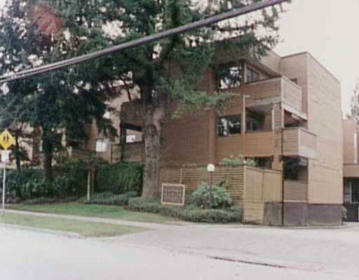 # 208 3275 MOUNTAIN HY - Lynn Valley Apartment/Condo, 2 Bedrooms (V233770)