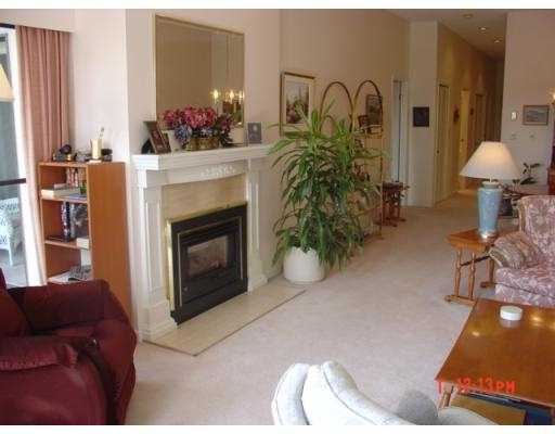 # 102 2408 HAYWOOD AV - Dundarave Apartment/Condo, 2 Bedrooms (V535605)