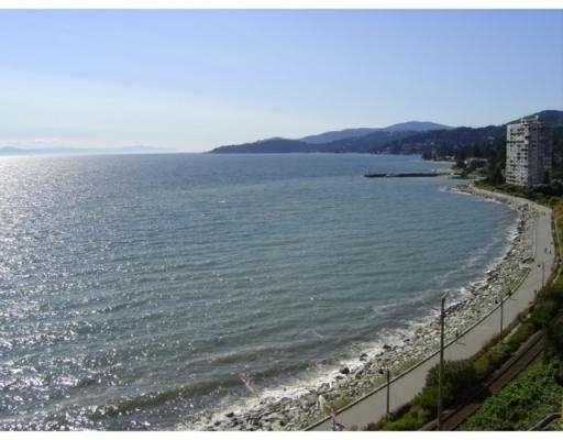 # 402 2246 BELLEVUE AV - Dundarave Apartment/Condo, 2 Bedrooms (V626212)
