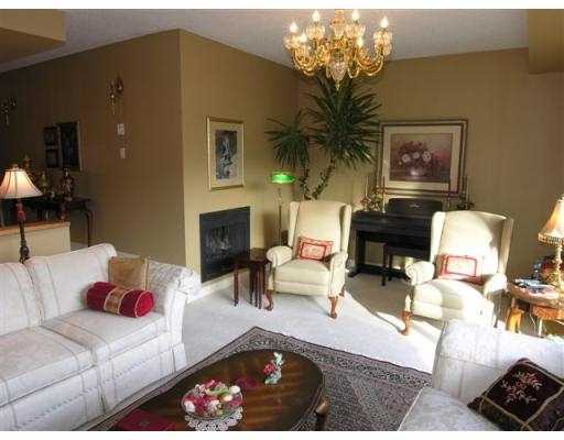 1750 DUCHESS AV - Ambleside Townhouse, 2 Bedrooms (V631210)