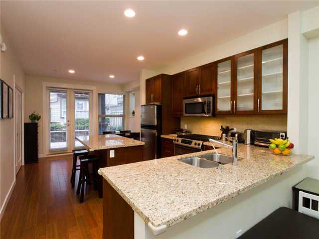 # 11 307 E 15TH ST - Central Lonsdale Townhouse, 3 Bedrooms (V924395)