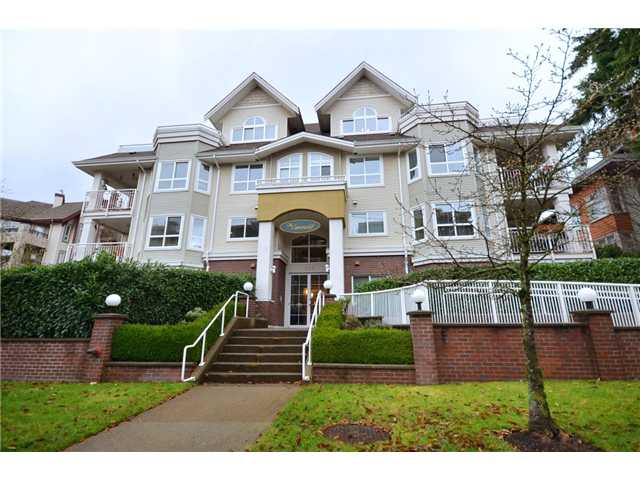 # 402 130 W 22ND ST - Central Lonsdale Apartment/Condo, 2 Bedrooms (V936007)