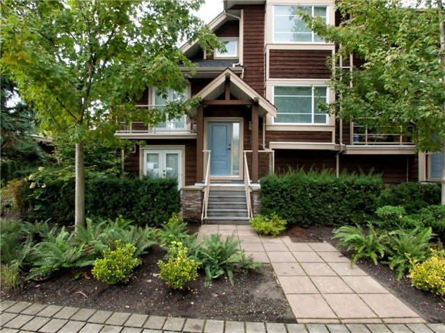 # 8 3175 BAIRD RD - Lynn Valley Townhouse, 3 Bedrooms (V978468)