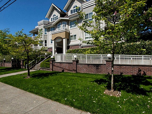 # 402 130 W 22ND ST - Central Lonsdale Apartment/Condo, 2 Bedrooms (V988923)