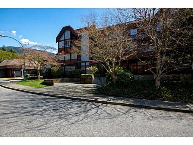 # 310 3721 DELBROOK AV - Upper Delbrook Apartment/Condo, 2 Bedrooms (V997406)
