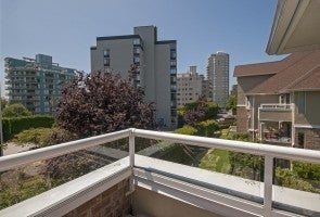 # 16 2130 MARINE DR - Dundarave Apartment/Condo, 2 Bedrooms (V1018643)