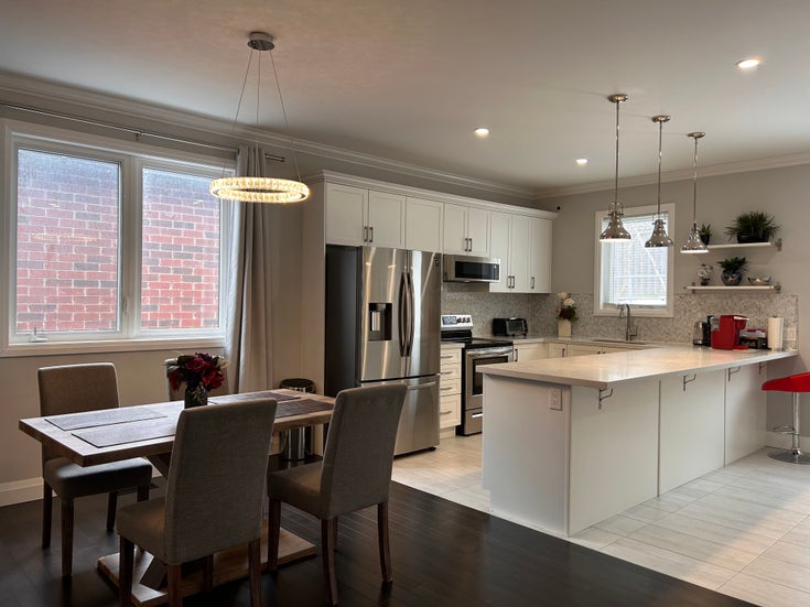 152 Bishop Drive, Barrie, Ontario L4N 6X8 - Ardagh Upper Level for Rent, 2 Bedrooms (S12609314	)