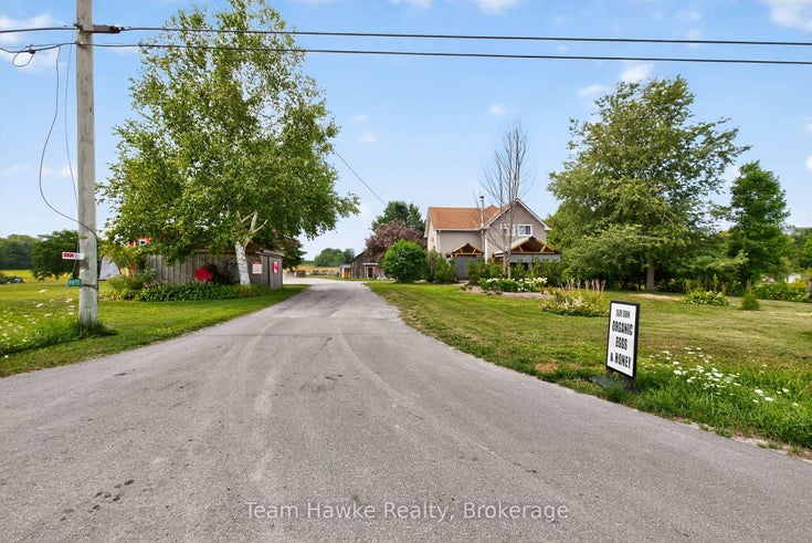 8870 County 93 Road - Midland Farm for Sale, 3 Bedrooms (S12350615)