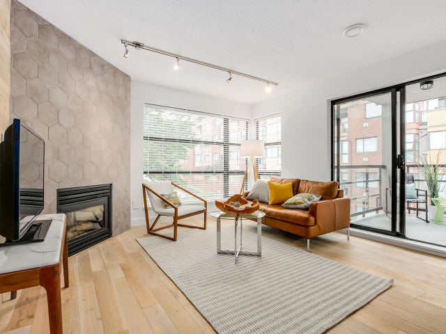 404 124 W 3RD STREET - Lower Lonsdale Apartment/Condo for sale, 2 Bedrooms (R2084084) #3