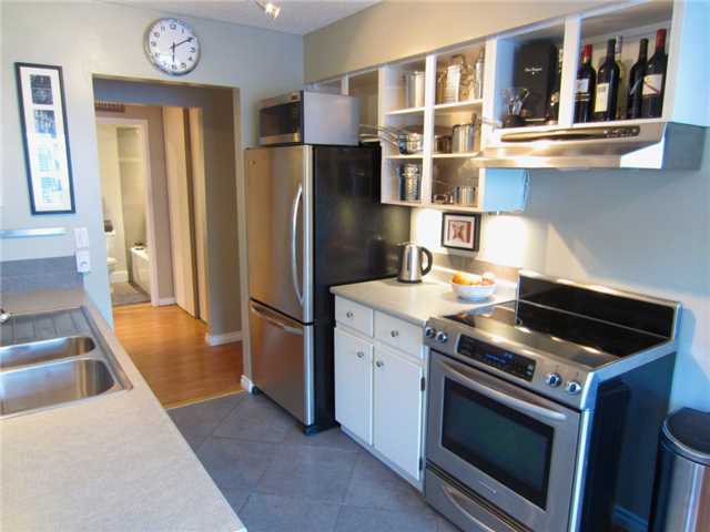 # 201 105 W KINGS RD - Upper Lonsdale Apartment/Condo for sale, 2 Bedrooms (V947151) #1