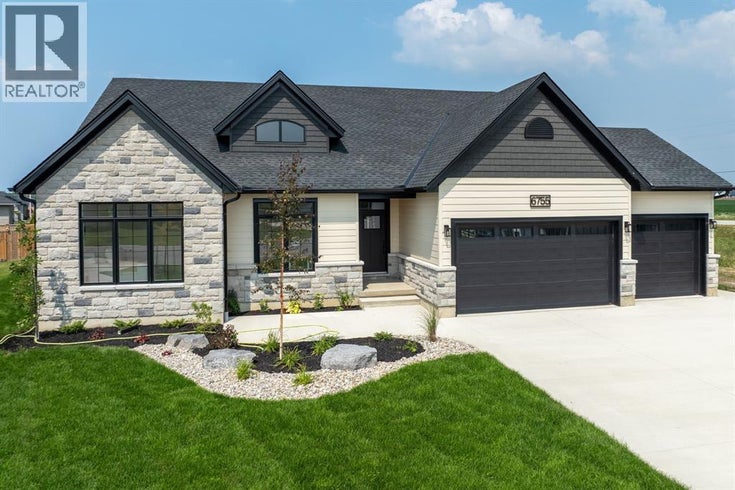 6755 GRIFFIN DRIVE - Plympton Wyoming House for Sale, 5 Bedrooms (25031046)