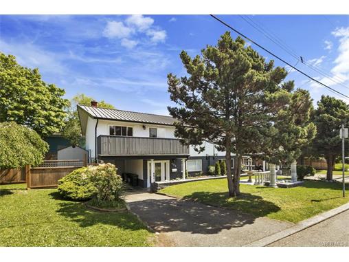 491/493 Foster St - Es Saxe Point Full Duplex for sale, 8 Bedrooms (372838) #1