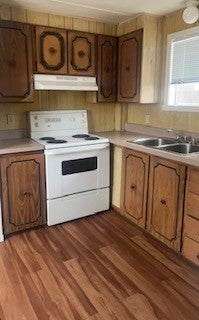 Unit 4- 2210 Island Hwy, Campbell River B.C. V9W 2G8 - CR Campbell River North Manufactured Home for sale, 3 Bedrooms  #8