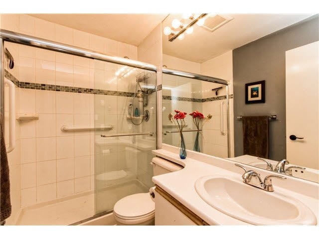 B1 240 W 16TH STREET - Central Lonsdale Townhouse for sale, 2 Bedrooms (V1140756) #10