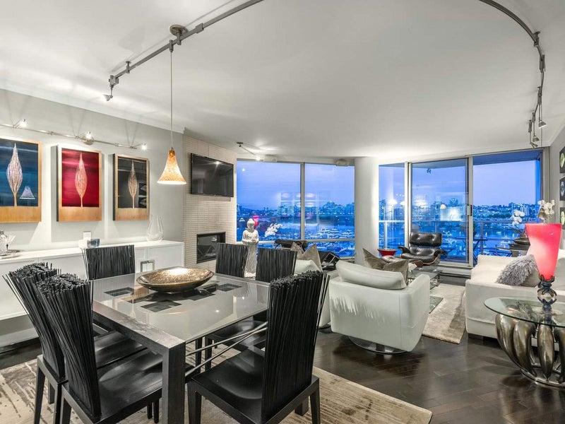 705 1201 MARINASIDE CRESCENT - Yaletown Apartment/Condo, 3 Bedrooms (R2480191) #2