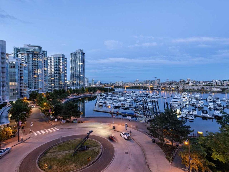 705 1201 MARINASIDE CRESCENT - Yaletown Apartment/Condo, 3 Bedrooms (R2480191) #4