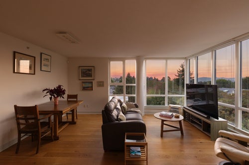 701 - 1808 W 3rd Avenue - Kitsilano Apartment/Condo, 2 Bedrooms (R3050724)