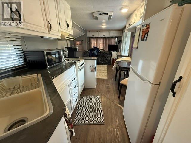 990 395 Highway - Christina Lake Park Model Mobile Home for Sale, 1 Bedroom (10364130) #6