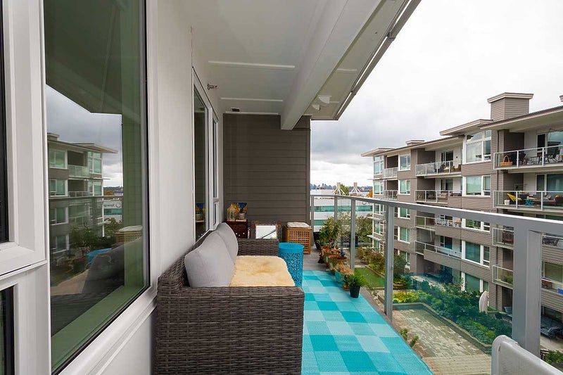 412 255 W 1ST STREET - Lower Lonsdale Apartment/Condo, 2 Bedrooms (R2405077) #1