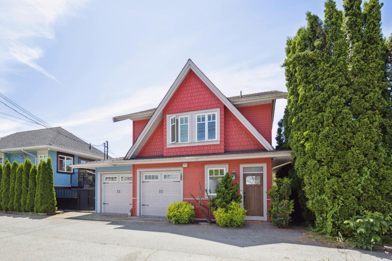 617 Mahon Avenue - Lower Lonsdale DUPXH, 4 Bedrooms (R2910593) #1
