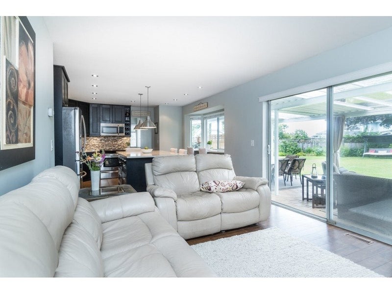 8932 157 STREET - Fleetwood Tynehead House/Single Family for sale, 3 Bedrooms (R2472060) #3