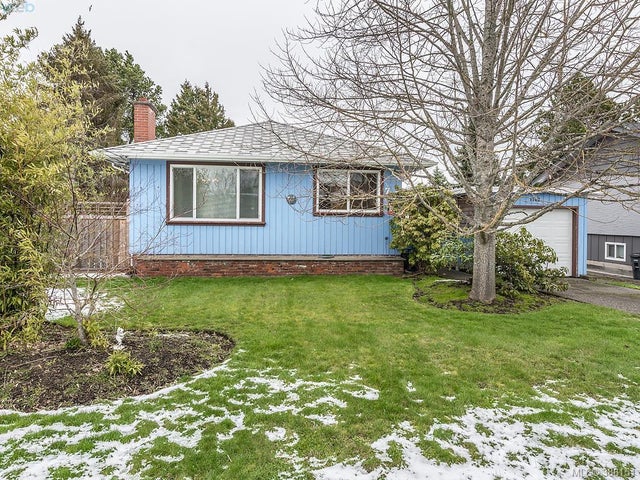 1742 Howroyd Ave - SE Mt Tolmie Single Family Detached for sale, 5 Bedrooms (388151) #1