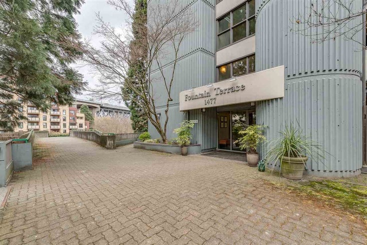 403 1477 FOUNTAIN WAY - False Creek Apartment/Condo, 2 Bedrooms (R2352298)