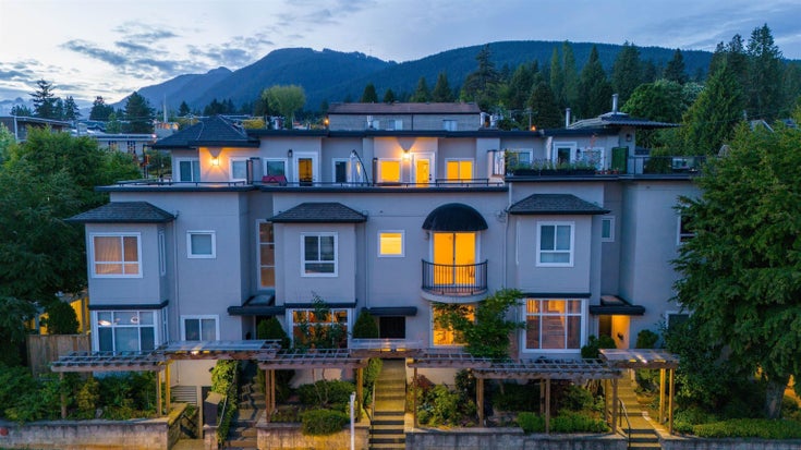 106 E 26th Street - Upper Lonsdale Townhouse, 3 Bedrooms (R2984280)
